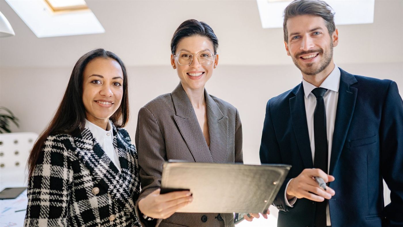 Immigration consultants ready to support an OINP application